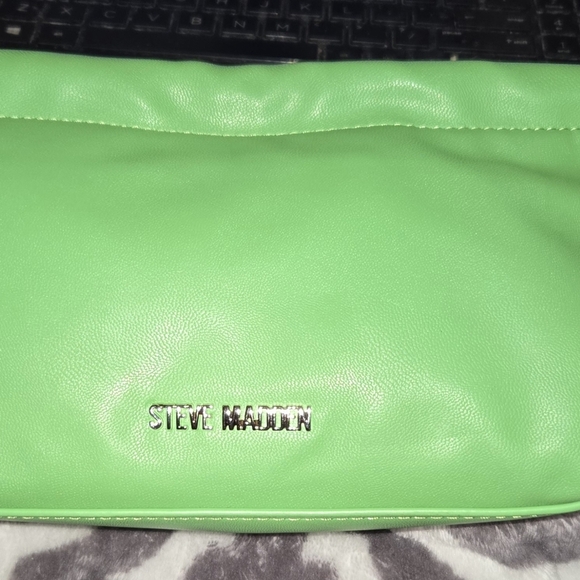 Green Flare BShaw crossbody, NWT - Picture 2 of 10